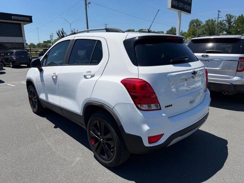 Used 2022 Chevrolet Trax LT w/ Redline Edition AWD/4WD image 6