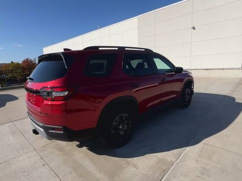 New 2025 Honda Pilot TrailSport image 9