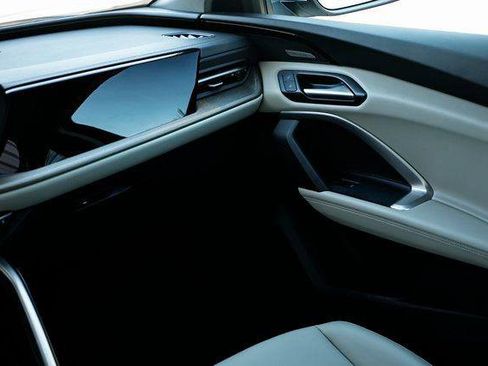 Certified 2025 Audi Q5 Premium Plus w/ Premium Plus image 27