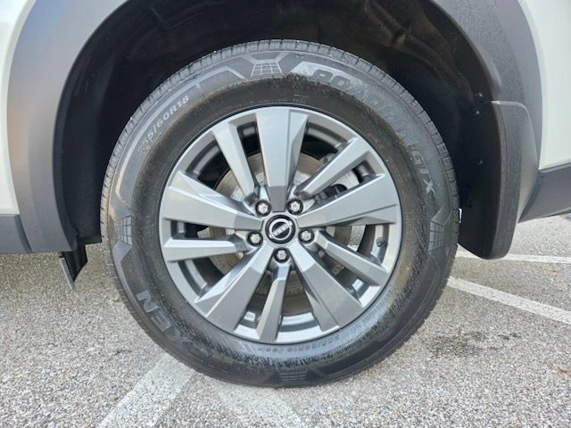 Used 2023 Nissan Pathfinder SV AWD/4WD image 31