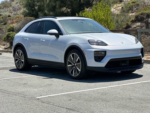 New 2025 Porsche Macan Electric image 10