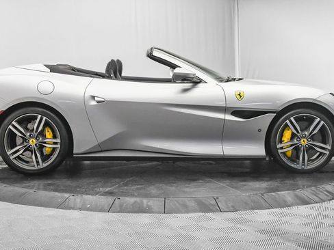 Used 2019 Ferrari Portofino image 10
