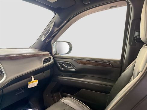 Used 2021 Chevrolet Tahoe Premier w/ Premium Package image 24