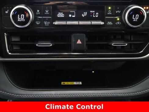 Certified 2025 Toyota Highlander XLE image 20