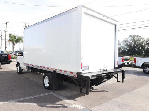 Certified 2022 Ford E-450 and Econoline 450 Super Duty w/ Power Windows & Locks Group image 14