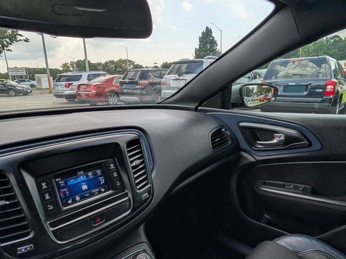 Used 2015 Chrysler 200 S w/ Comfort Group FWD image 27