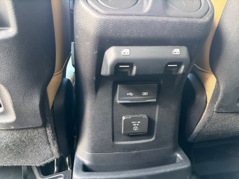 Used 2018 Jeep Wrangler Unlimited Rubicon AWD/4WD image 46