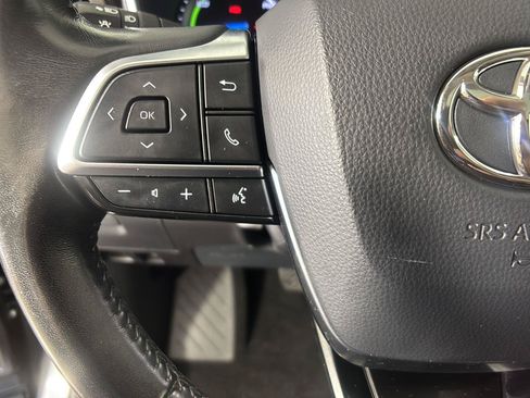 Used 2021 Toyota Highlander XLE AWD/4WD image 32