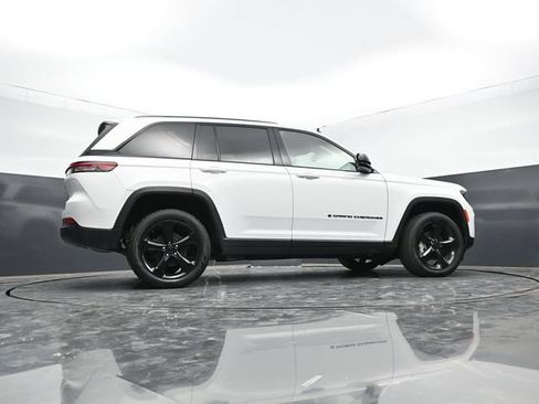 Used 2023 Jeep Grand Cherokee Limited w/ Black Appearance Package AWD/4WD image 67