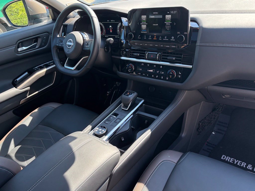 Used 2025 Nissan Pathfinder Platinum AWD/4WD image 30