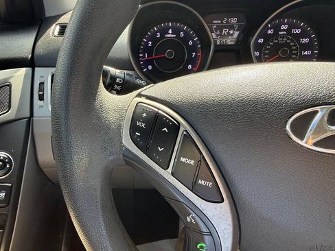 Used 2014 Hyundai Elantra SE w/ Option Group 02 FWD image 17