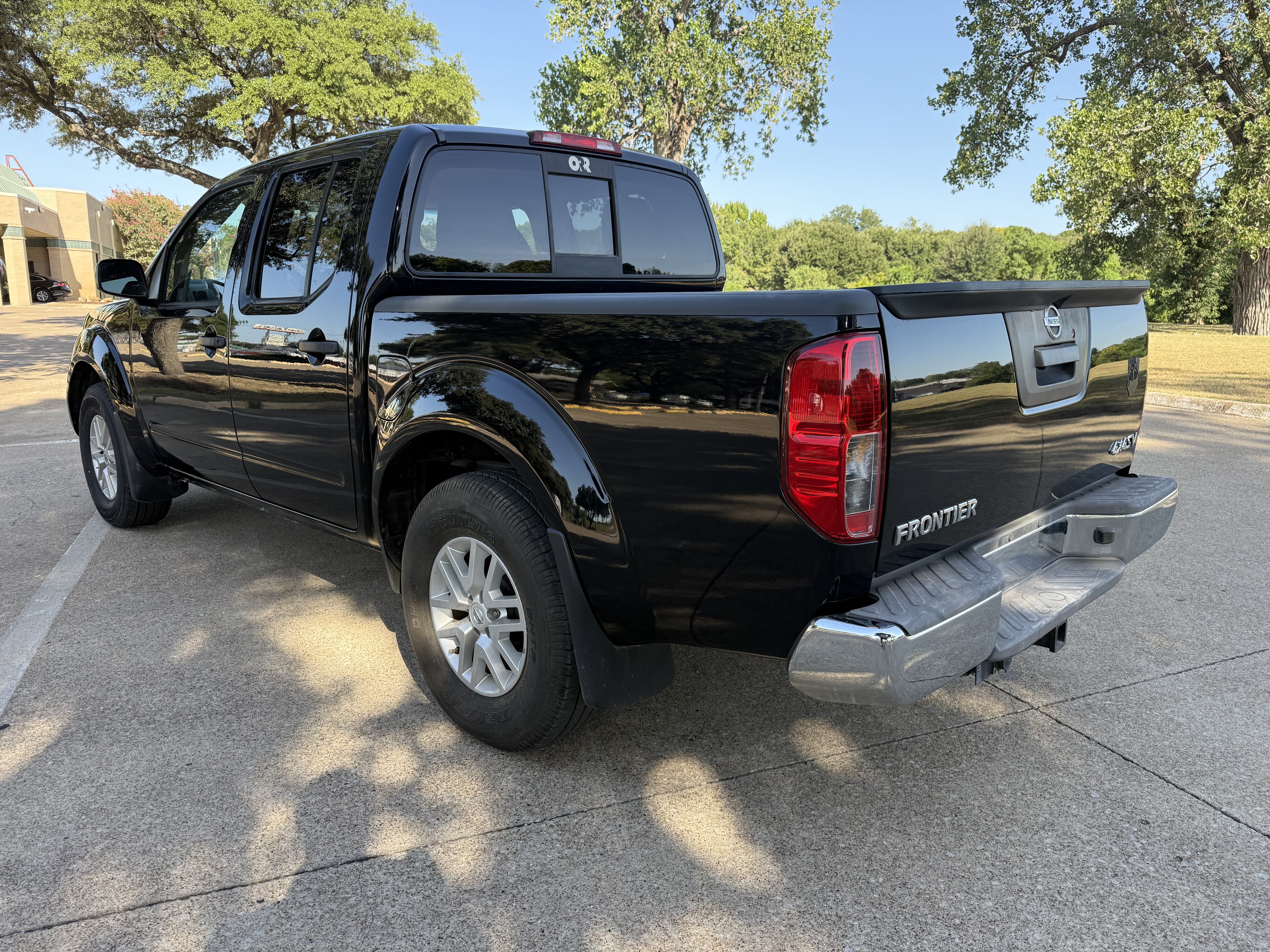 Used 2020 Nissan Frontier SV w/ SV Utility Package AWD/4WD image 7