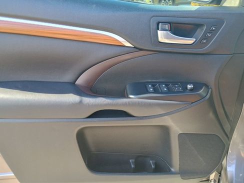 Used 2017 Toyota Highlander Limited FWD image 11
