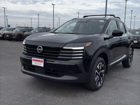 New 2026 Nissan Kicks SV image 2