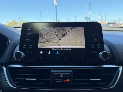 Used 2018 Honda Accord LX image 32