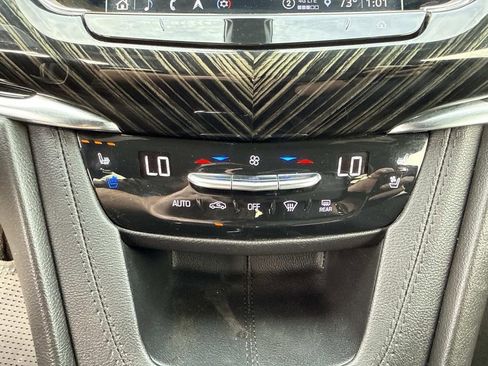 Used 2023 Cadillac XT6 Premium Luxury image 20