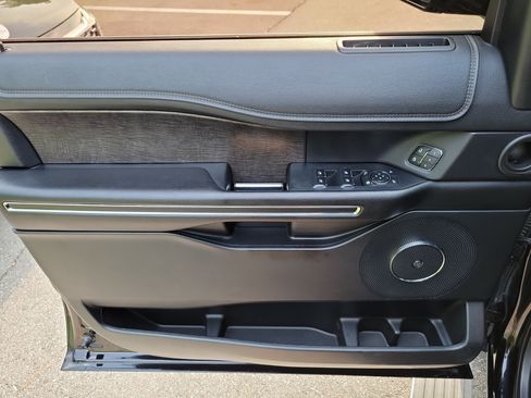 Used 2018 Ford Expedition Limited RWD image 20