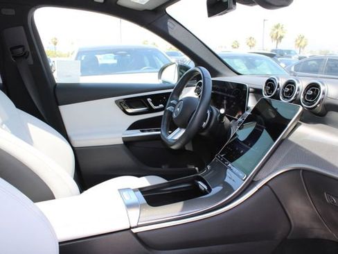 Used 2025 Mercedes-Benz GLC 300 image 5