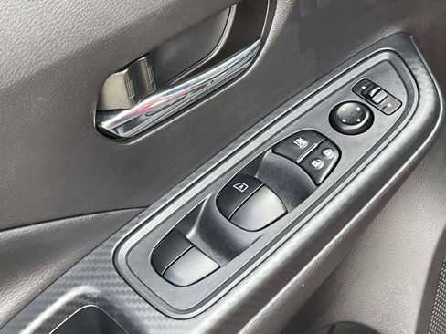 Used 2025 Nissan Versa SV image 14