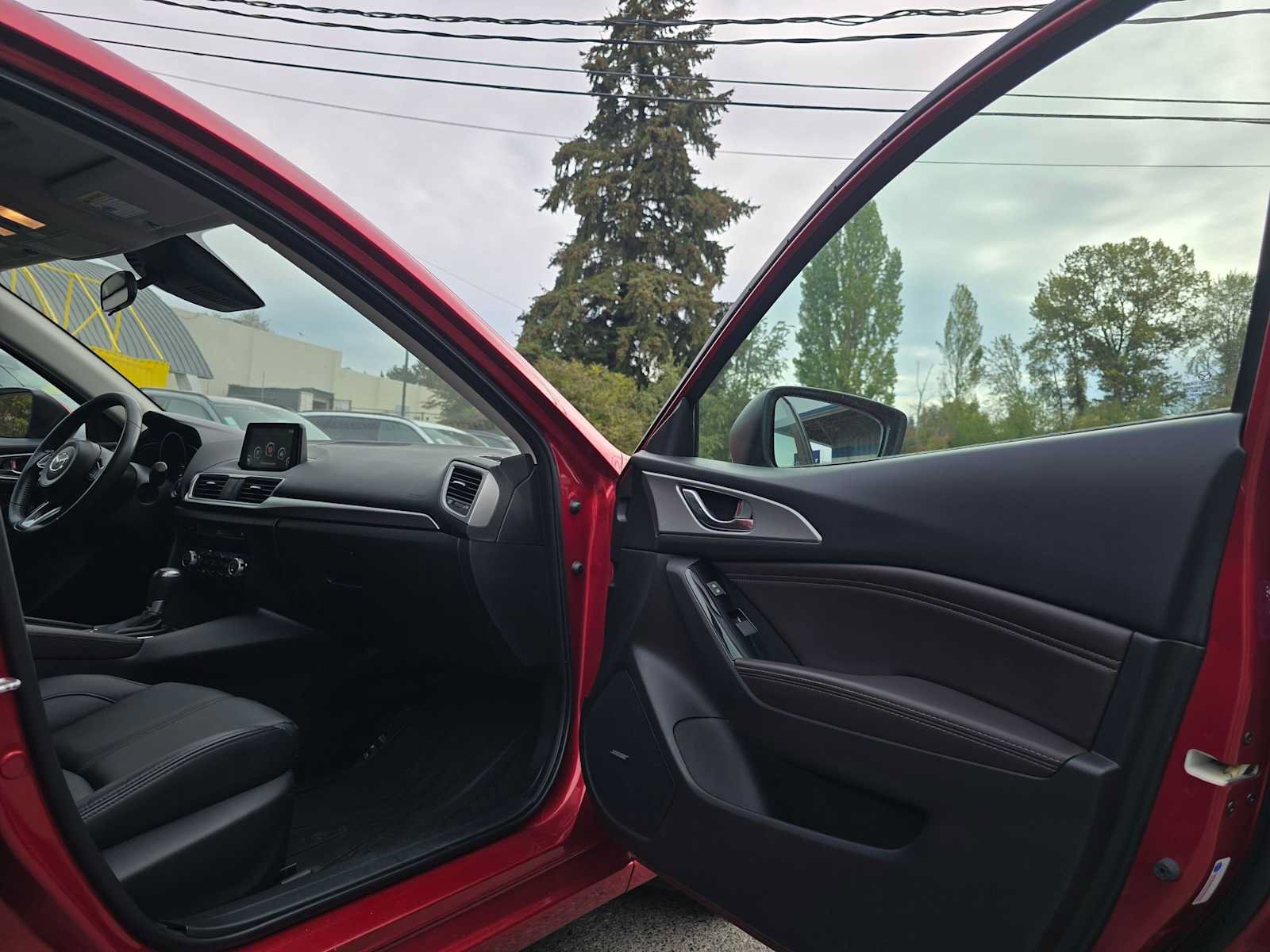 Used 2018 MAZDA MAZDA3 Touring FWD image 11