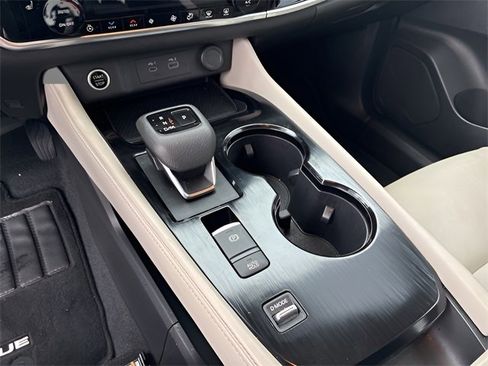 Used 2023 Nissan Rogue SL w/ SL Premium Package image 26