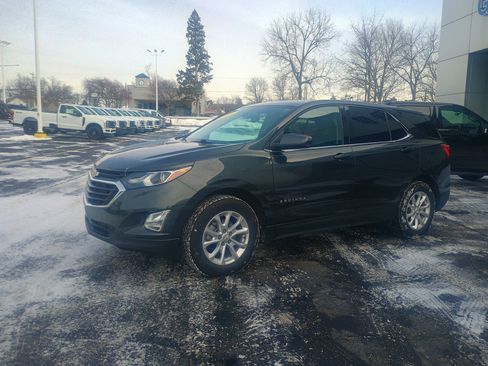 Used 2020 Chevrolet Equinox LT w/ Driver Convenience Package image 3