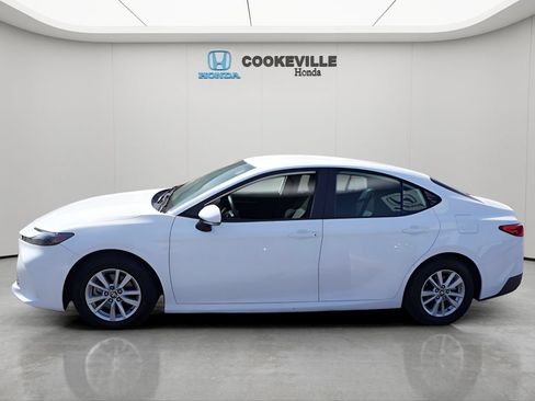 Used 2025 Toyota Camry LE FWD image 9