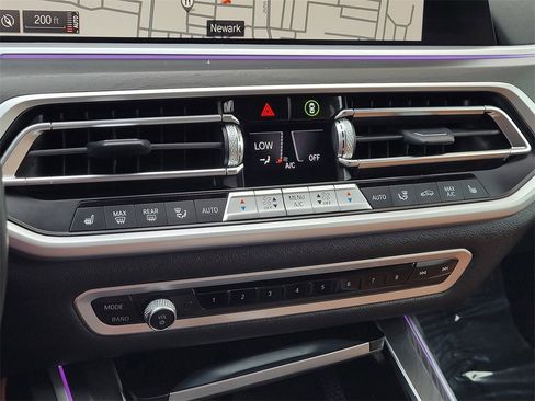 Used 2022 BMW X7 xDrive40i w/ M Sport Package image 24