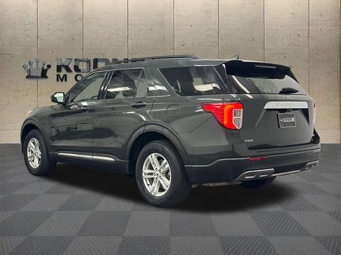 Used 2022 Ford Explorer XLT w/ Equipment Group 202A image 6