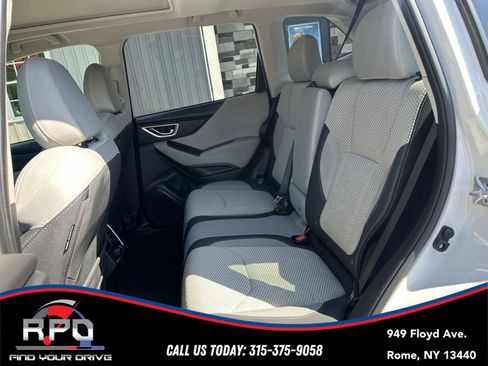 Used 2022 Subaru Forester Premium AWD/4WD image 32
