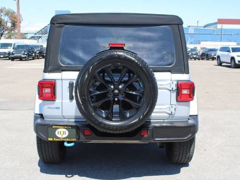 Used 2023 Jeep Wrangler Unlimited Sahara w/ Cold Weather Group AWD/4WD image 5