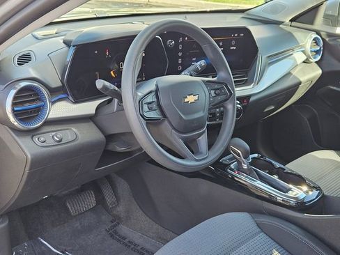 Used 2025 Chevrolet Trax LT image 13