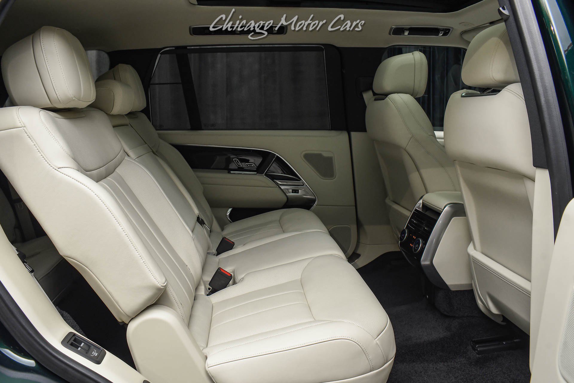 Used 2025 Land Rover Range Rover Long Wheelbase SE AWD/4WD image 33