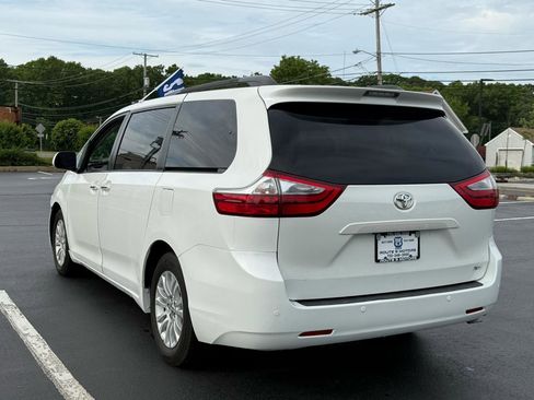 Used 2017 Toyota Sienna XLE w/ XLE Navigation Package FWD image 7