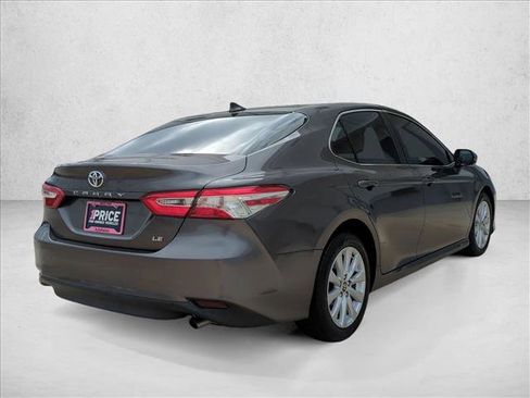 Used 2020 Toyota Camry LE image 5