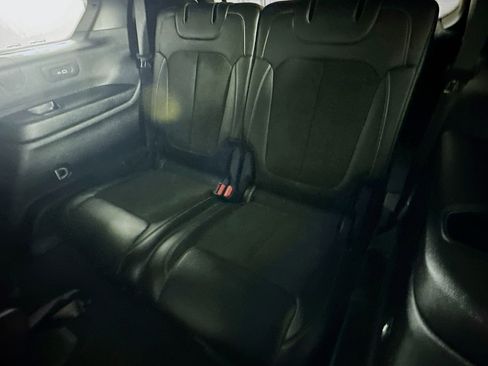 Used 2023 Jeep Grand Cherokee L Laredo image 27