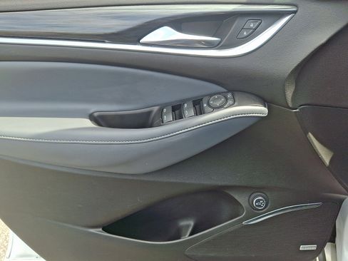 Used 2023 Buick Enclave Essence w/ Experience Buick Package AWD/4WD image 15