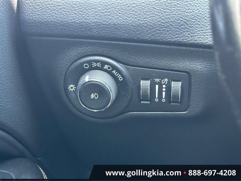 Used 2019 Jeep Compass Latitude w/ Cold Weather Group AWD/4WD image 19