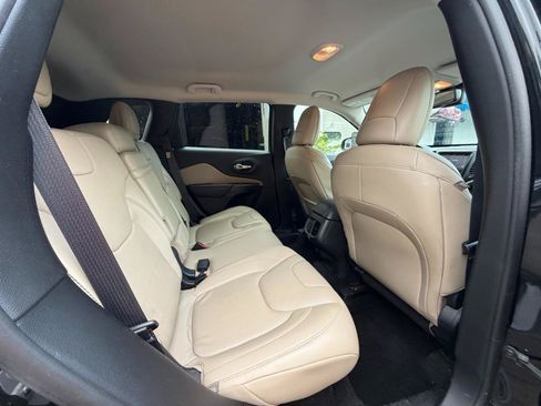 Used 2015 Jeep Cherokee Limited w/ Luxury Group AWD/4WD image 29