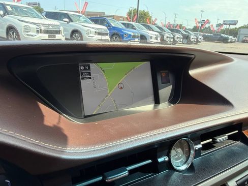 Used 2018 Lexus ES 350 w/ Ultra Luxury Package FWD image 28