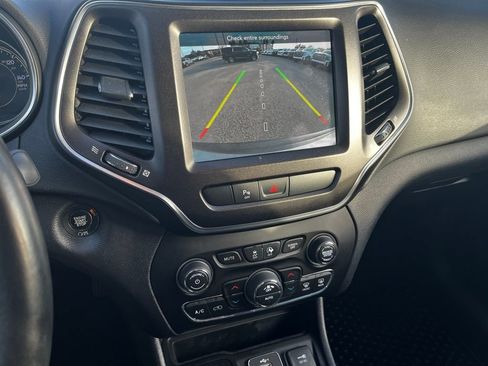 Used 2020 Jeep Cherokee Trailhawk w/ Cold Weather Group image 18