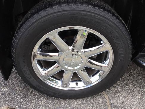 Used 2010 GMC Yukon XL Denali AWD/4WD image 17