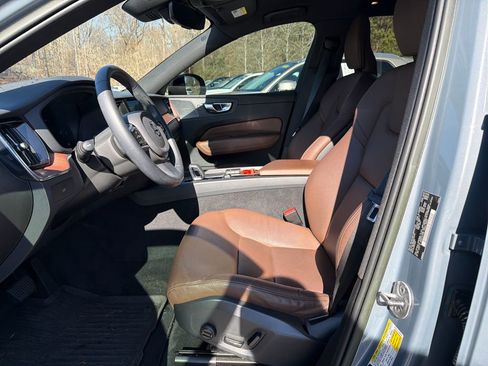 Used 2023 Volvo XC60 B5 Plus w/ Protection Package Premier image 11