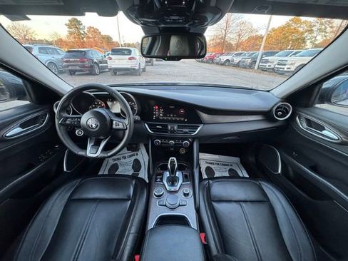 Used 2020 Alfa Romeo Giulia Ti w/ Nero Edizione image 18