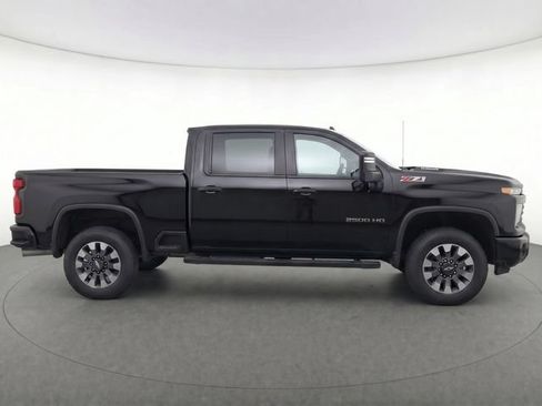 Used 2024 Chevrolet Silverado 2500 Custom w/ Custom Value Package AWD/4WD image 2