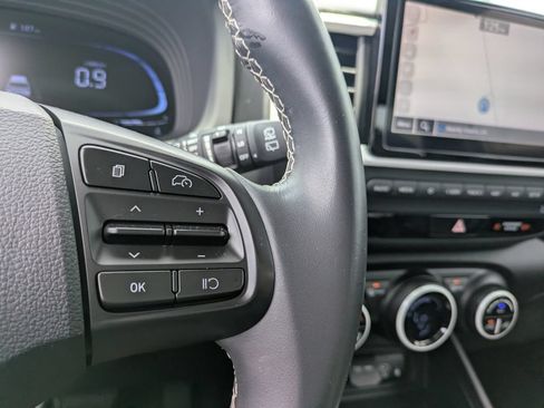 Used 2024 Hyundai Venue Limited FWD image 25