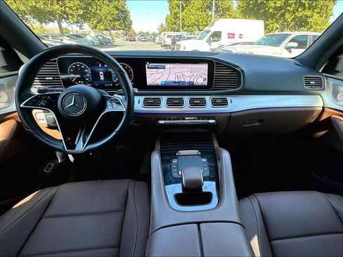 Used 2024 Mercedes-Benz GLE 450 4MATIC w/ Driver Assistance Package image 10