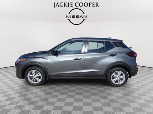 Certified 2025 Nissan Kicks Play S FWD image 8