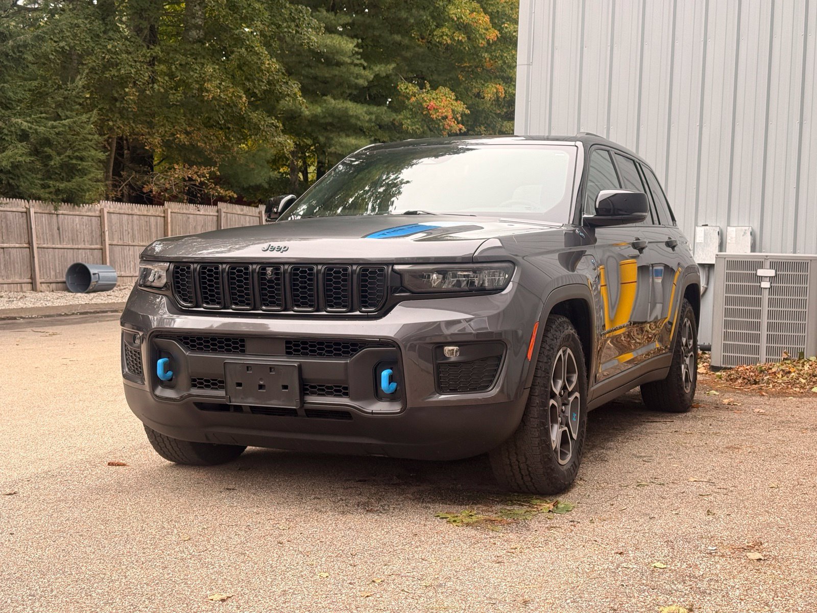 Used 2023 Jeep Grand Cherokee Trailhawk w/ Luxury Tech Group III AWD/4WD image 3