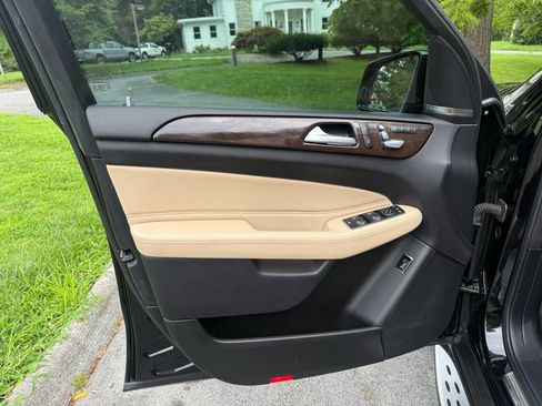 Used 2019 Mercedes-Benz GLS 450 4MATIC image 17